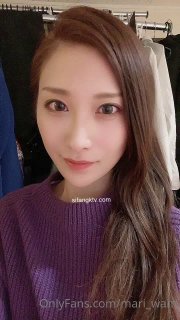 女孩骑得很猛 无法阻止剧烈的喷射